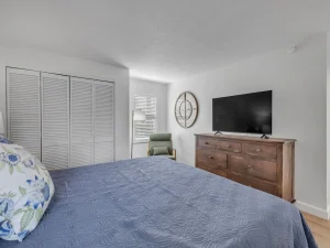 Ocean-beach-club-two-bedrooms-condo-6-main-bedroom