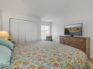 Ocean-beach-club-two-bedrooms-condo-4-main-bedroom