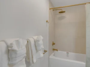 Ocean-beach-club-two-bedrooms-condo-8-second-bedroom-bathroom